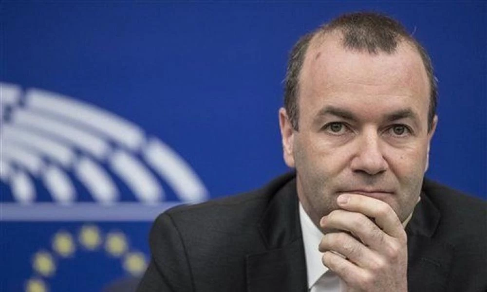 Ο Βέμπερ στηρίζει την πρόταση Μητσοτάκη για το πιστοποιητικό εμβολιασμού